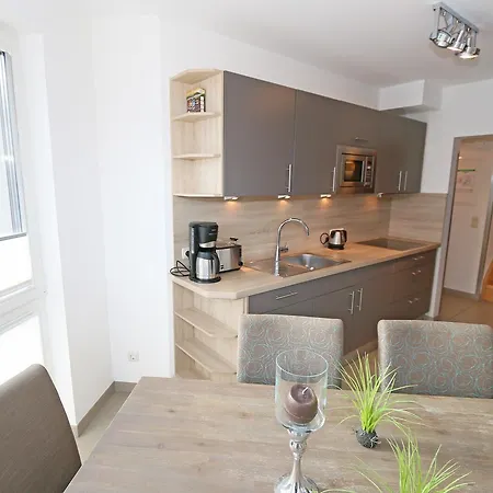 Strandvilla Mit Meerblick Und Balkon 아파트