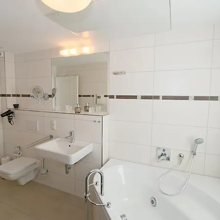 Strandvilla Mit Meerblick Und Balkon 아파트 *